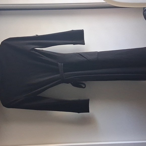 Diane Von Furstenburg DVF Black Wool Wrap Dress Sz 6 - Picture 9 of 10